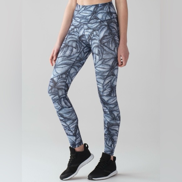 Lululemon Wunder Under Hi-Rise Tight Nulux
Concrete Jungle Alpine White
W5AQ2S
6 - Picture 1 of 7